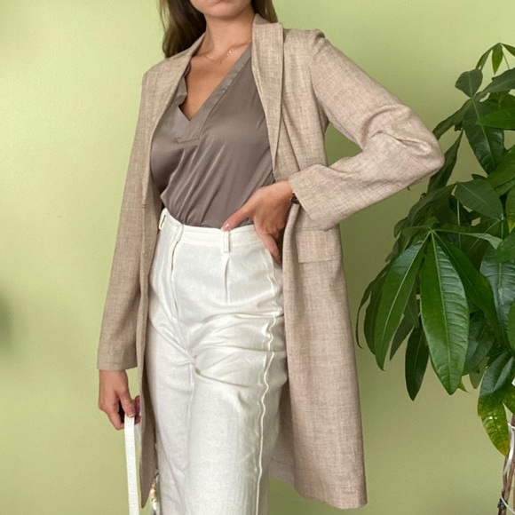 V neck top - Picture 4 of 6